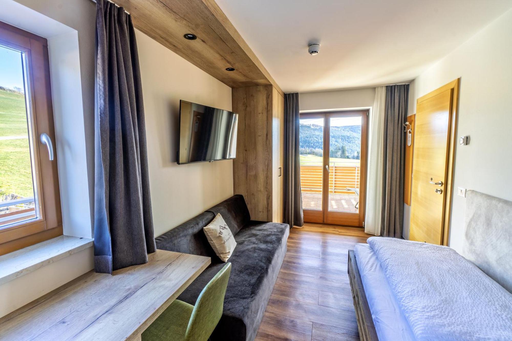 Pension Schlaneiderhof Meltina Esterno foto